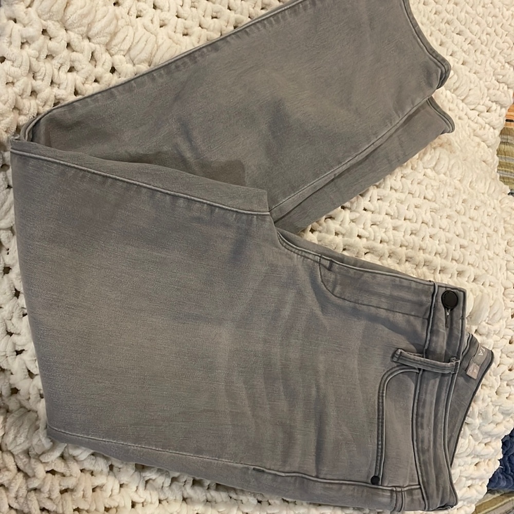 Athleta Sculptek crop Jean. Skinny. 26” inseam size 6